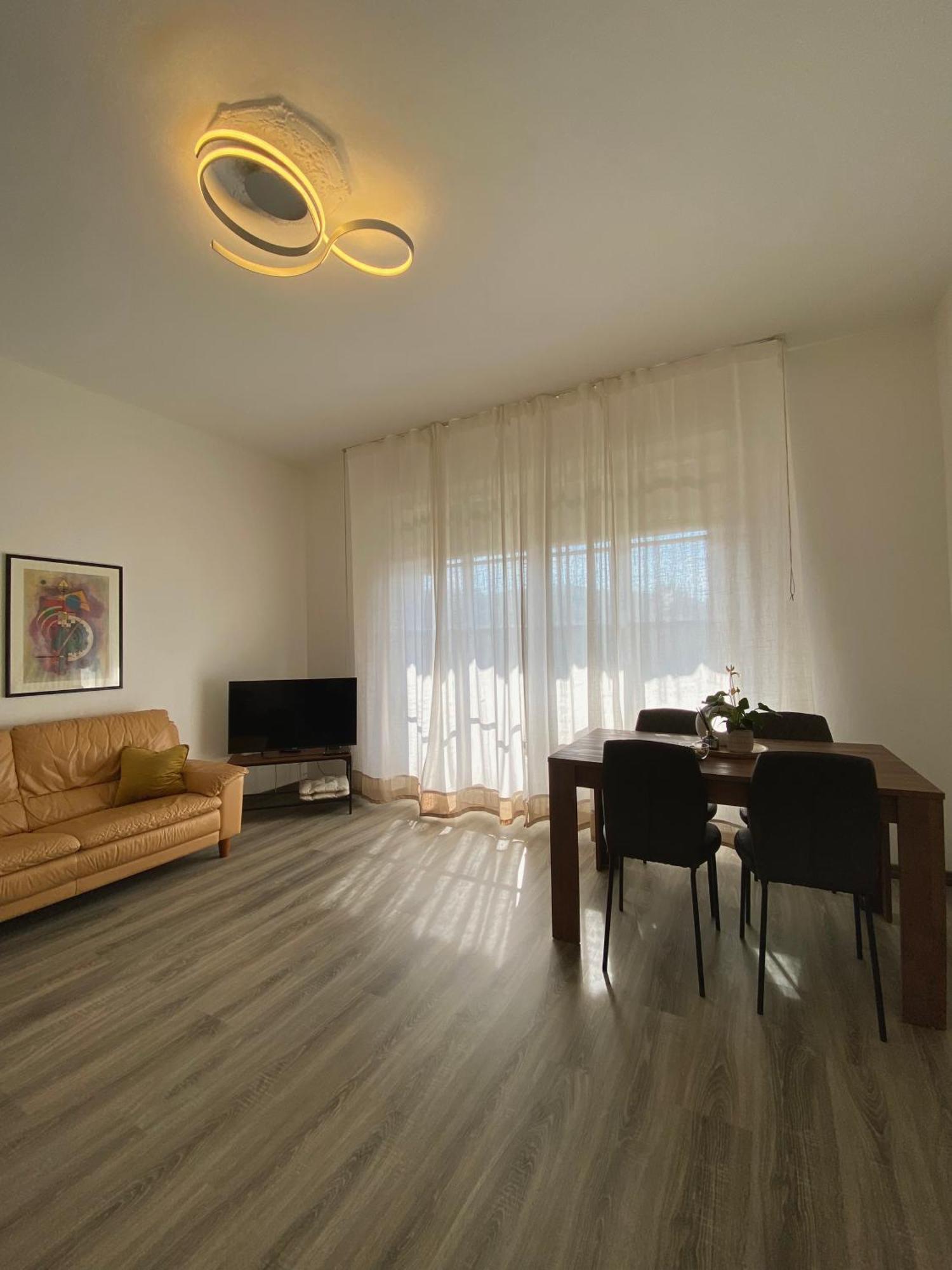 Casa Sara Como Lake Parcheggio Interno Privato Cernobbio Bagian luar foto
