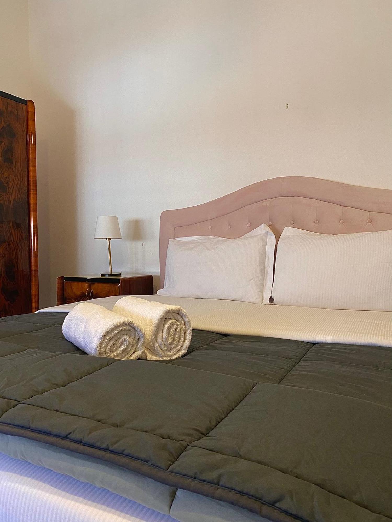 Casa Sara Como Lake Parcheggio Interno Privato Cernobbio Bagian luar foto