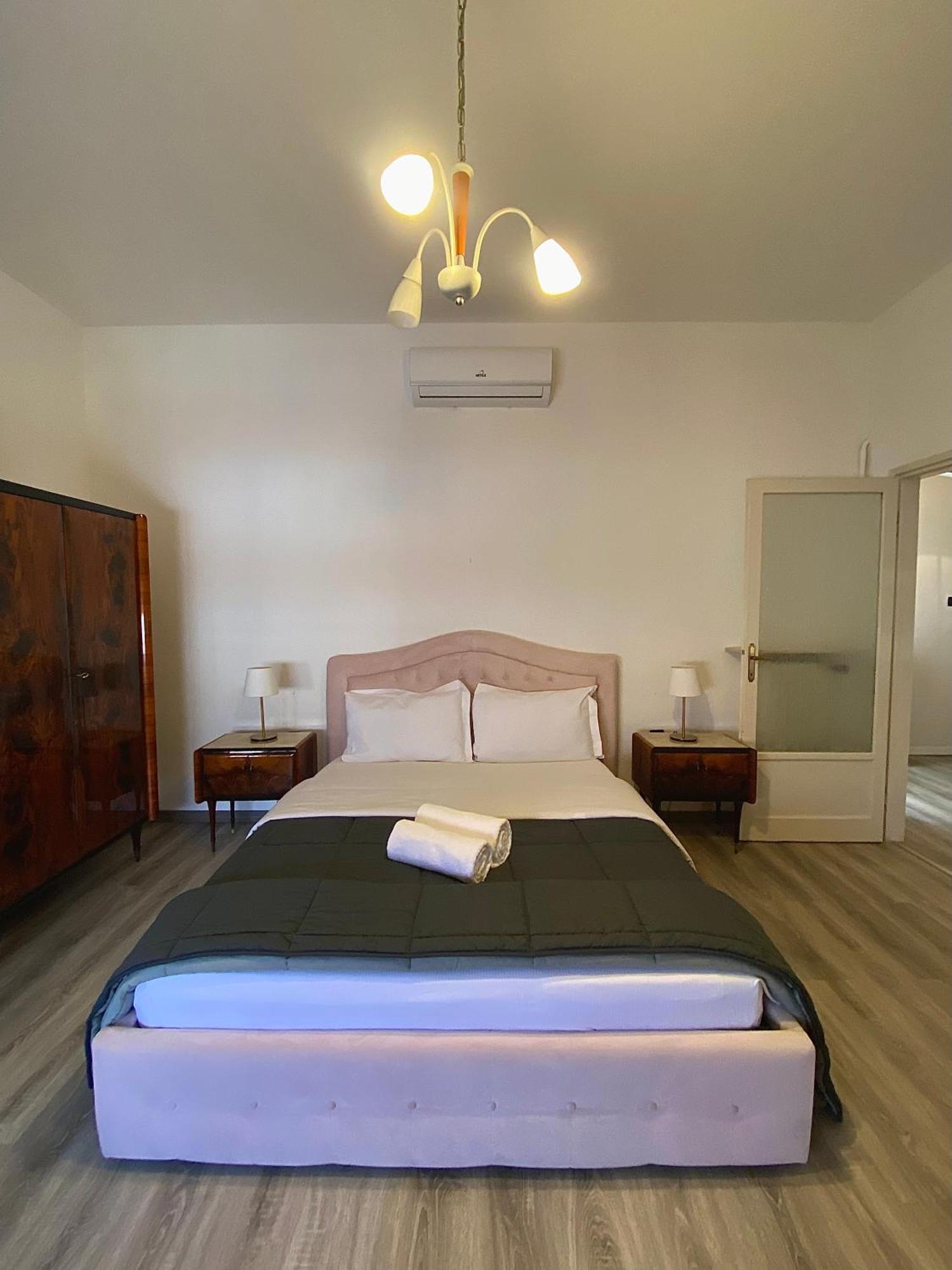Casa Sara Como Lake Parcheggio Interno Privato Cernobbio Bagian luar foto