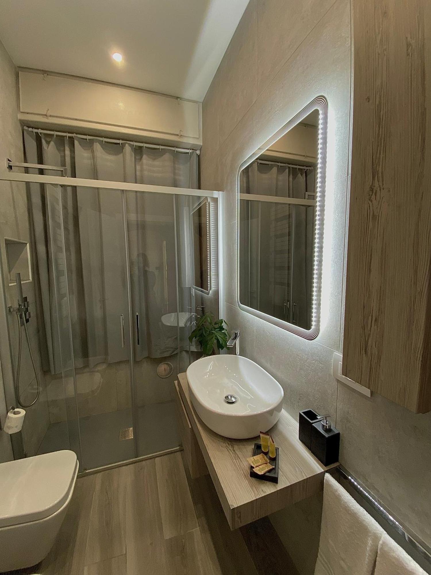 Casa Sara Como Lake Parcheggio Interno Privato Cernobbio Bagian luar foto